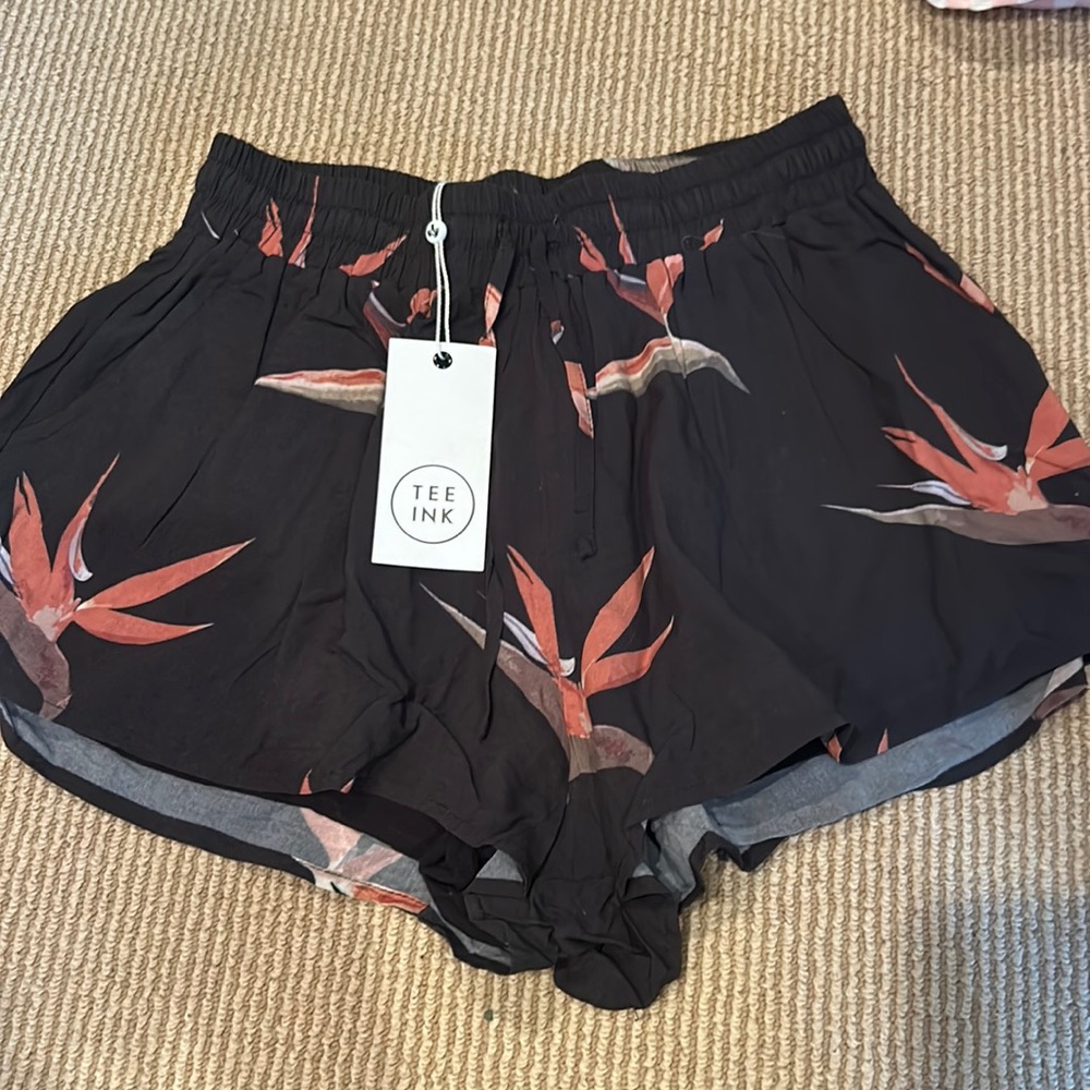NWT TEEINK tropicana shorts size small